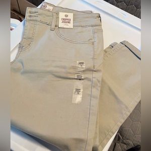 Juniors tan cropped jegging‘s new with tag size 13